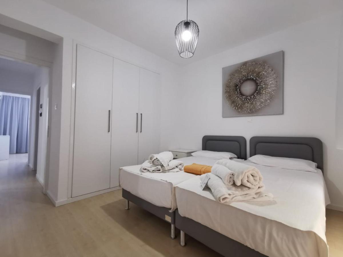 Cosea Living: Seaside Two Bedroom Flat In Harbour 106 파포스 외부 사진