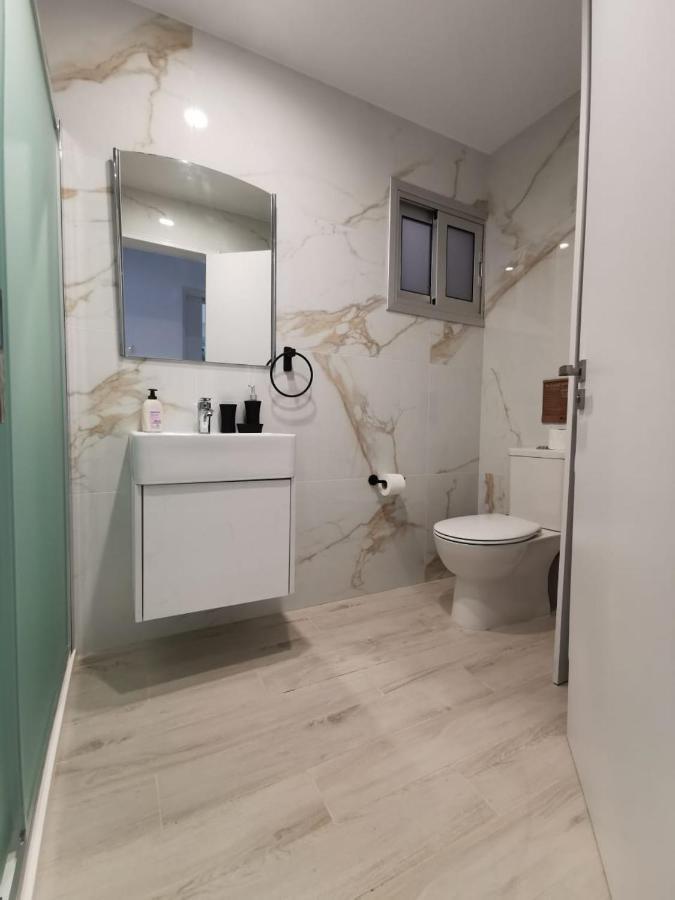 Cosea Living: Seaside Two Bedroom Flat In Harbour 106 파포스 외부 사진